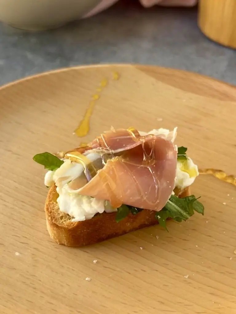 burrata honey prosciutto crostini