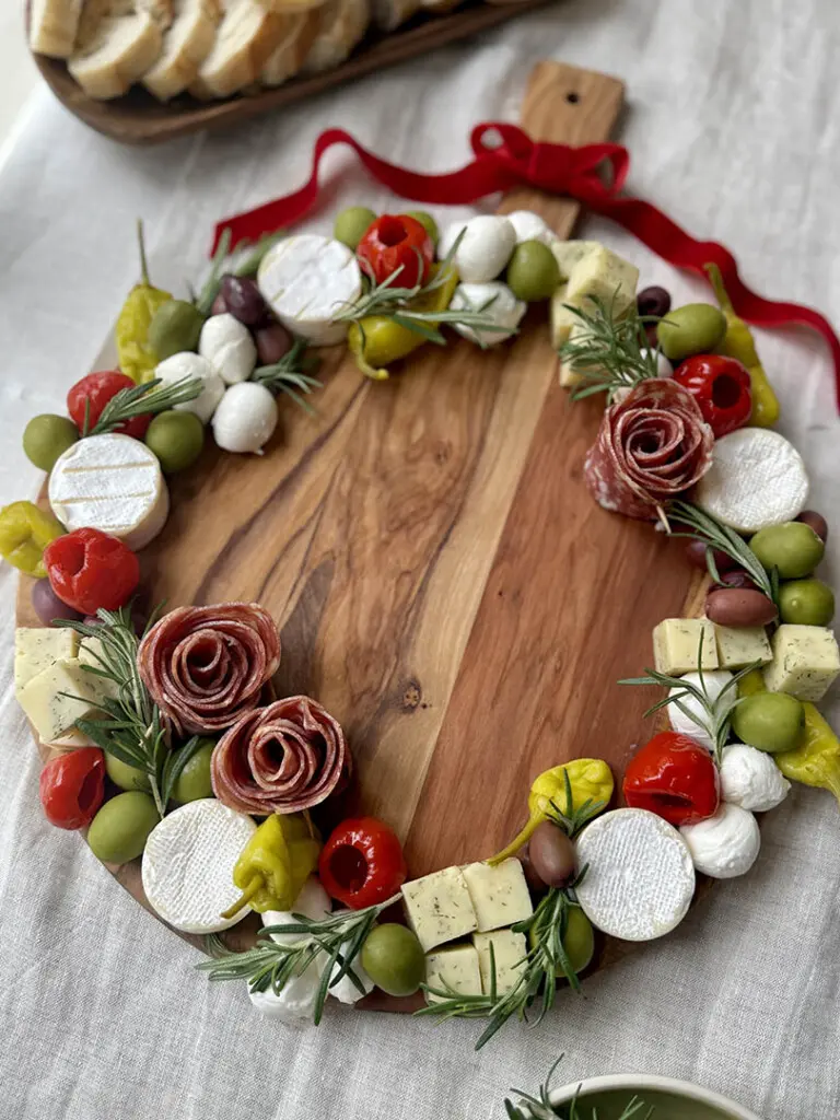 caprese christmas appetizer wreath