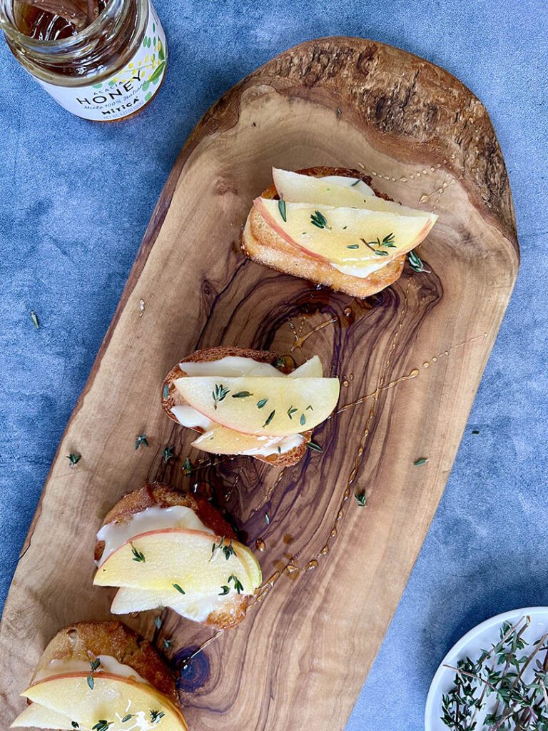 unexpected cheddar apple cheese crostini