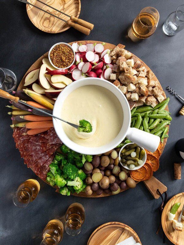 cheese fondue recipe in fondue pot