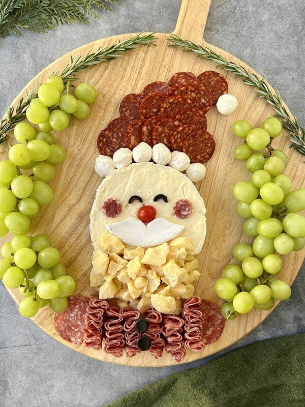 Santa Snack Charcuterie Board | Santa Cheese |Ain't Too Proud To Meg