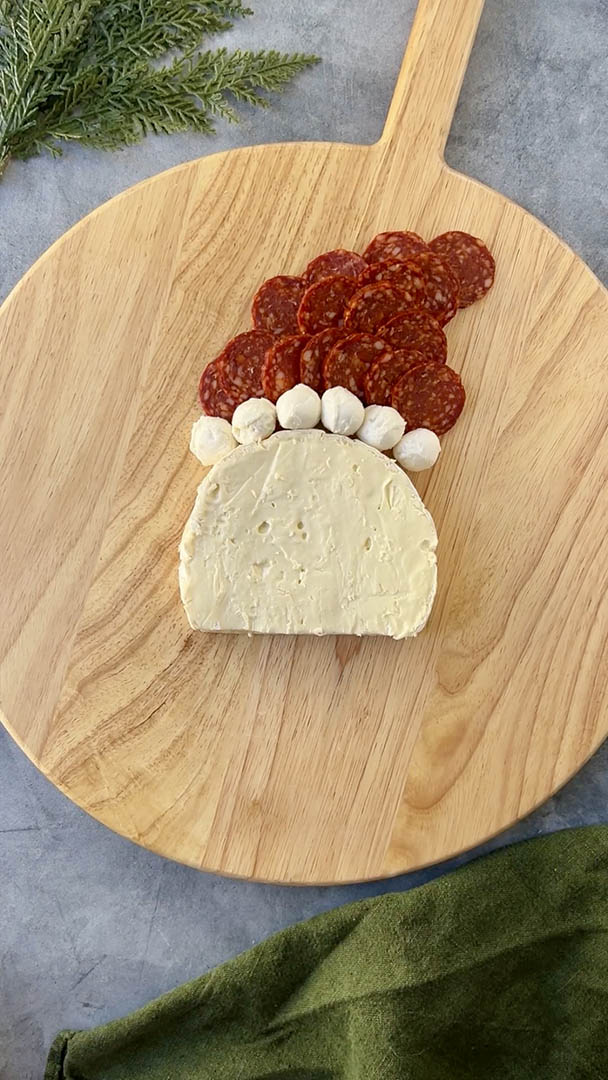 Santa Snack Charcuterie Board | Santa Cheese |Ain't Too Proud To Meg