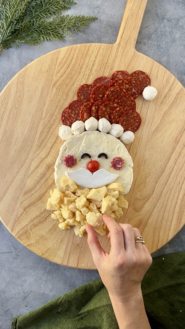 Santa Snack Charcuterie Board | Santa Cheese |Ain't Too Proud To Meg