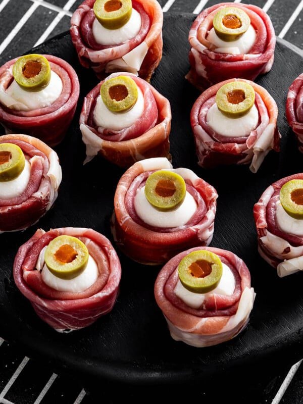 mozzarella cheese eyeballs halloween appetizer