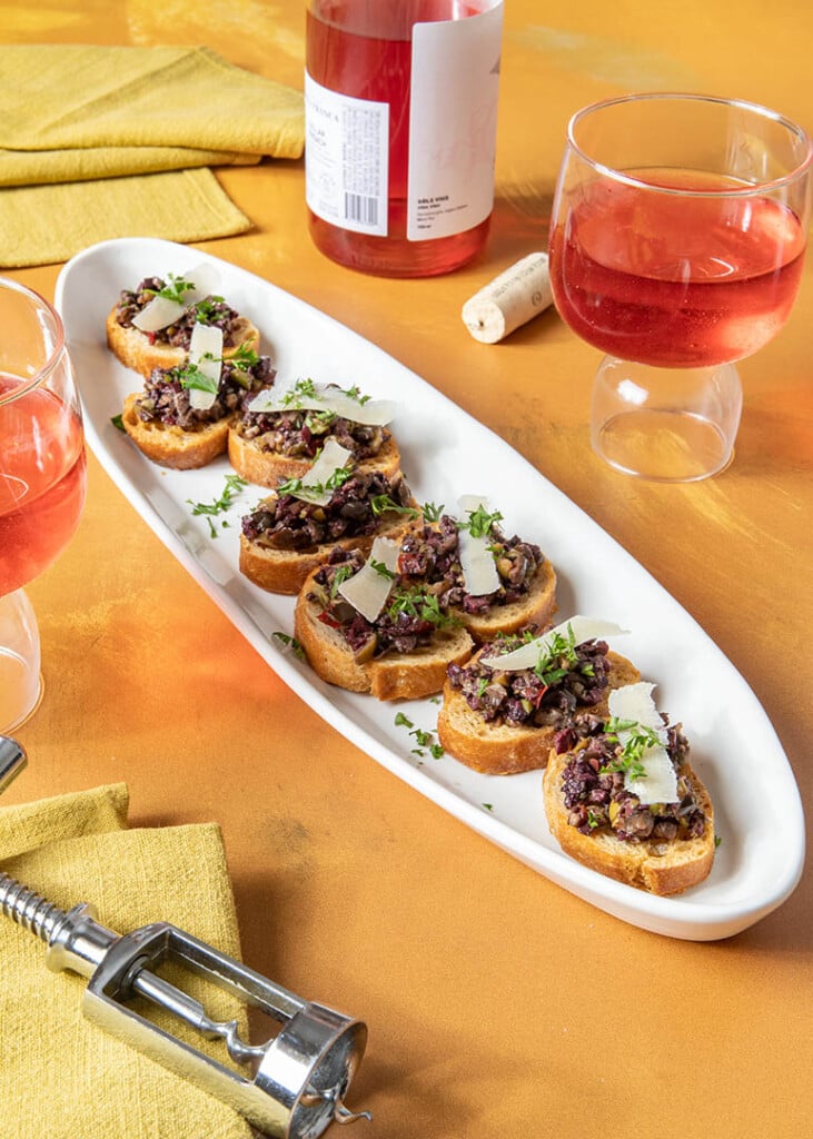 parmesan olive olive tapenade crostini